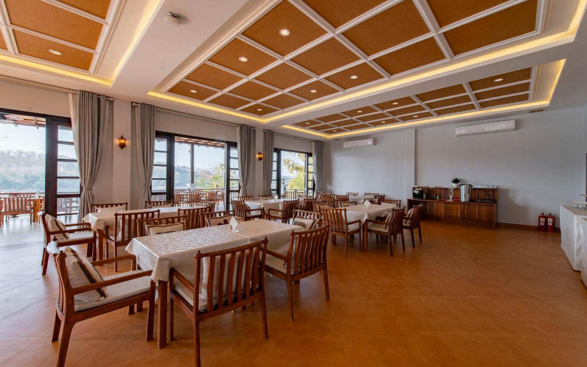 Relaxful Hotel泊岸酒店 루앙프라방 외부 사진